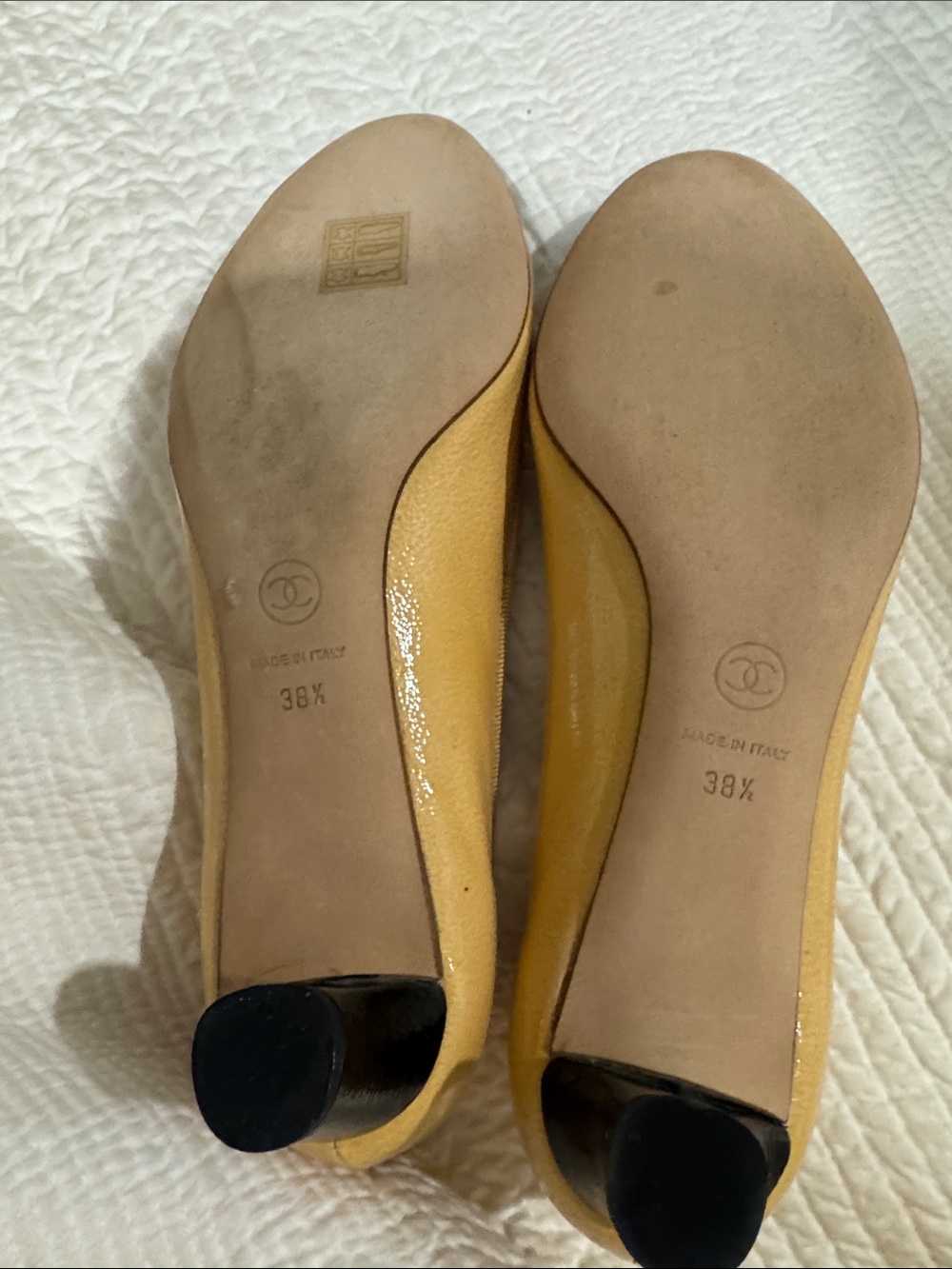 CHANEL Beige and Black Cap-Toe Ballet kitty heel - Picture 3 of 5